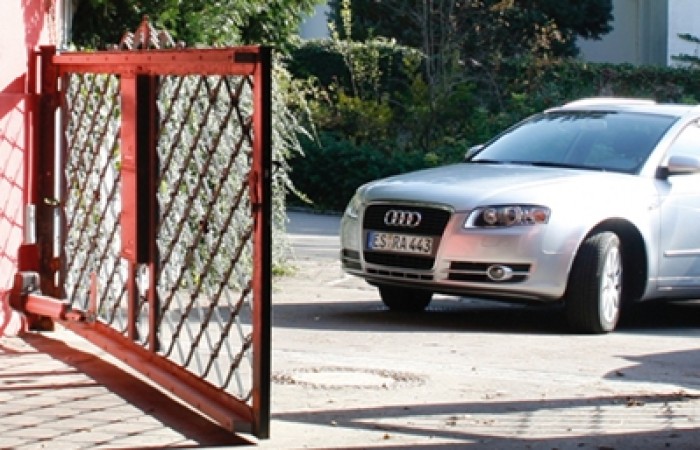 Napędy do bram wjazdowych skrzydłowych i furtek