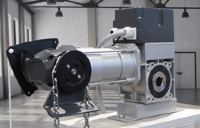 Napędy nasadowe na wał do bram przemysłowych segmentowych, rolowanych oraz szybkobieżnych